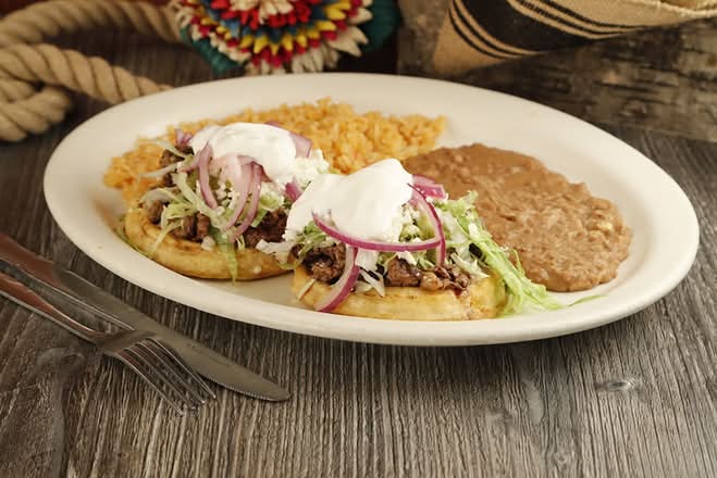 Sopes Plate