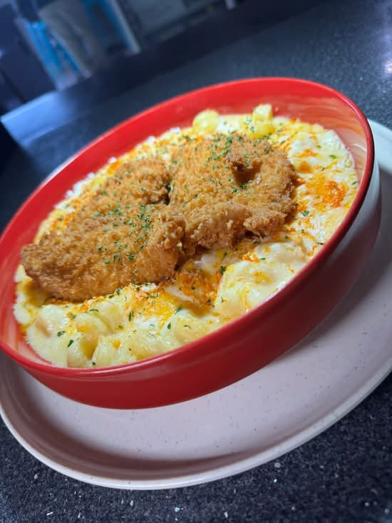 Mac&Cheese Pollo Empanado