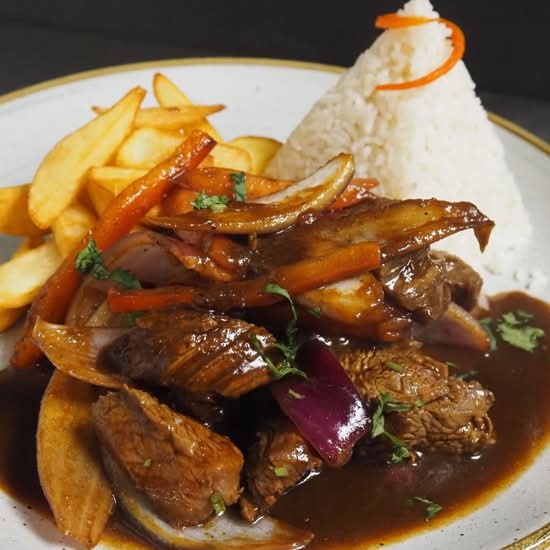 Pollo Saltado