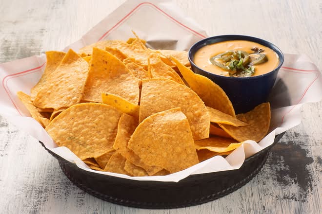 Chips y Chipotle Queso