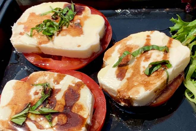 CAPRESE SALAD