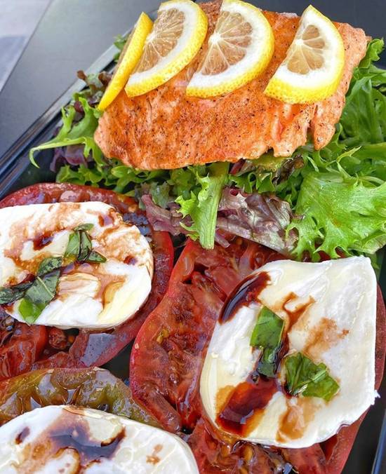 SALMON & CAPRESE