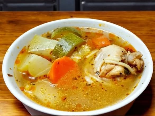 SOPA DE POLLO/ CHICKEN SOUP