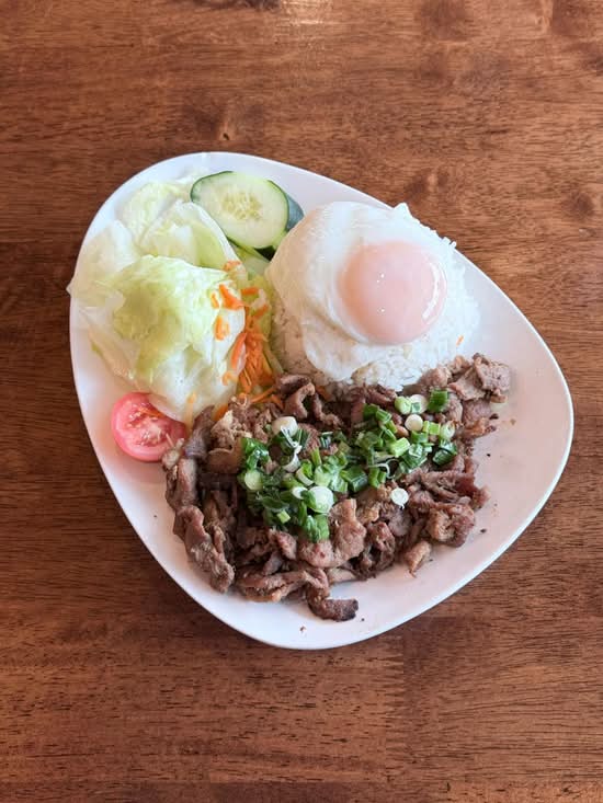 Grilled Pork & Fried Egg Rice Plate
