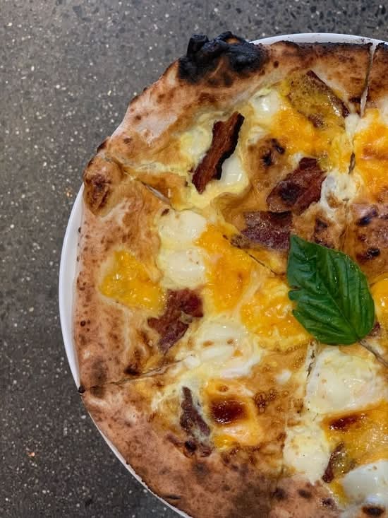 Bacon, Egg & Cheese Pizza