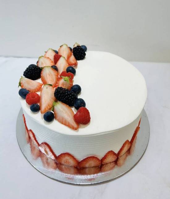 Vanilla Cake with Side Decoration of Berries