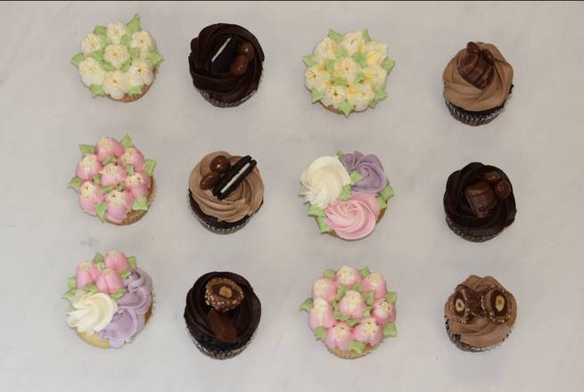 12 Pack Chocolate & Vanilla Cupcakes