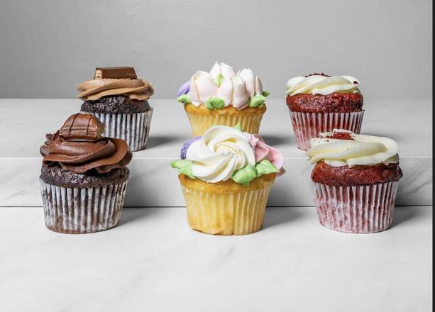 6 Pack Assorted Cupcakes