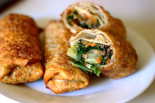Vegetable Egg Roll (4 pcs) or Pork Egg Roll (3 pcs)