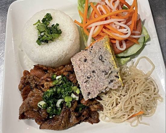 C4. Cơm Tấm Thịt Nướng Bì Chả