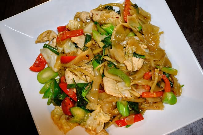 N004. Drunken Noodles