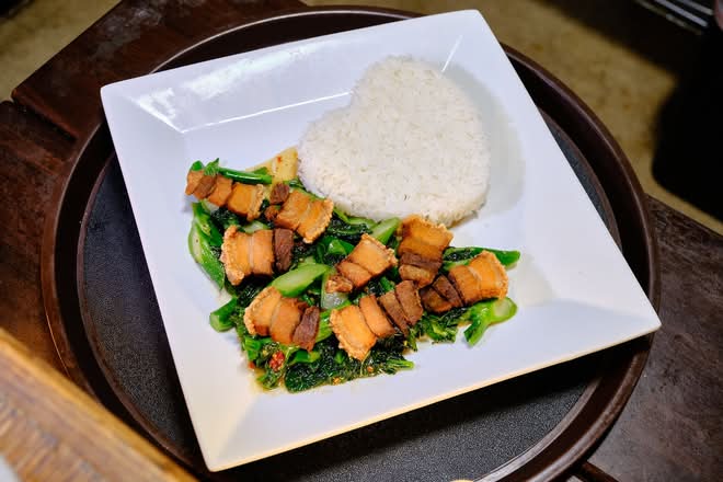 R011. Chinese Broccoli with Crispy Pork