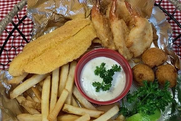 1 Fish, 4 Jumbo Shrimp Platter Combo