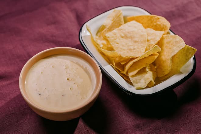 Chips & Queso (5 oz)
