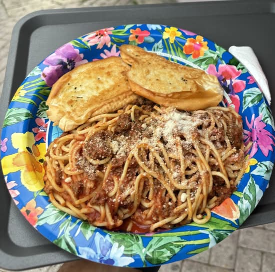 Spaggetti Carne Molida + Pan con Ajo + Botella Agua