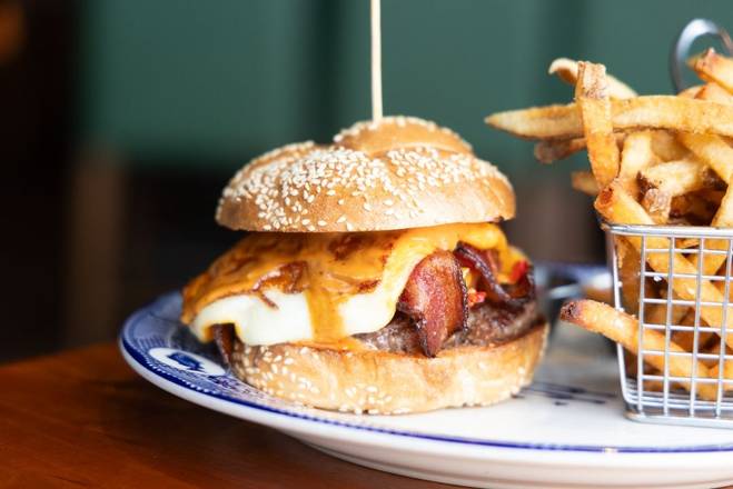 Pub Bacon Cheeseburger