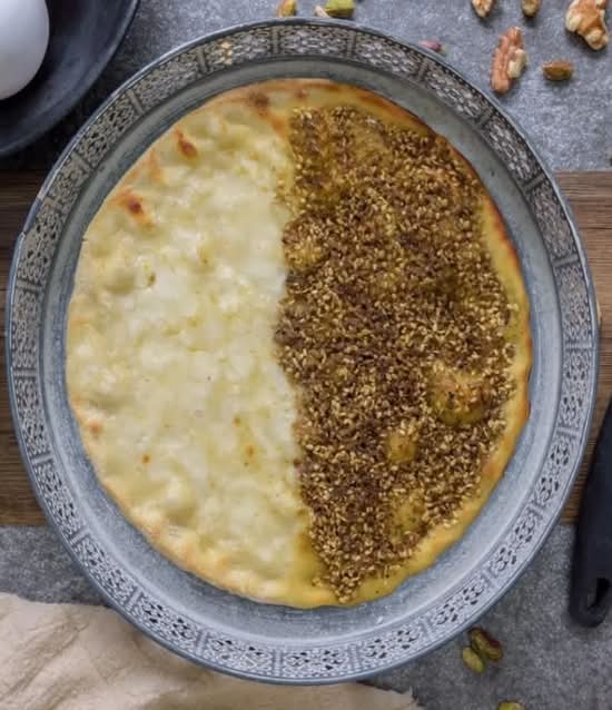 Akkawi N Za'atar Mix Manoushe