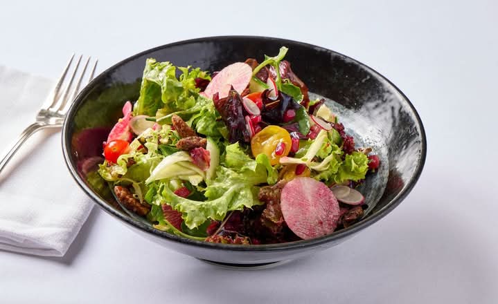 Le Colonial Salat *Contains Tree Nuts