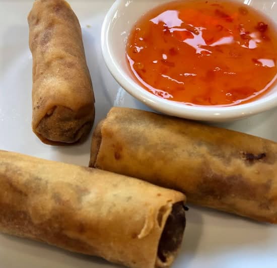 1. Cha Gio (Egg Roll)