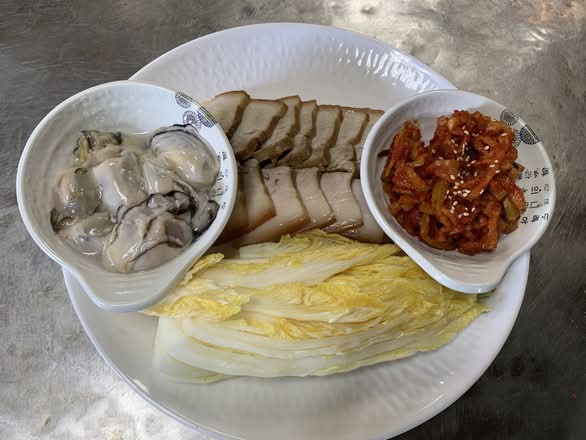 Steam Pork Belly with Oyster / 굴보쌈