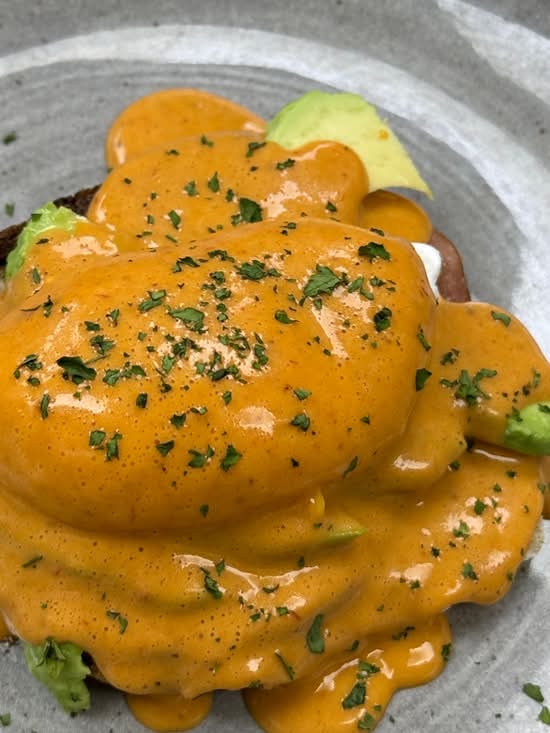 EGGS BENEDICT BR