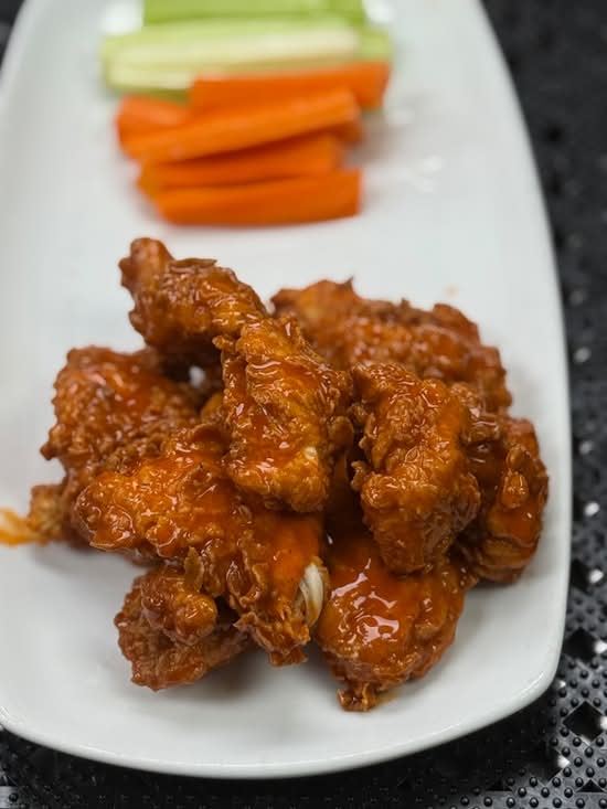 BONELESS WINGS