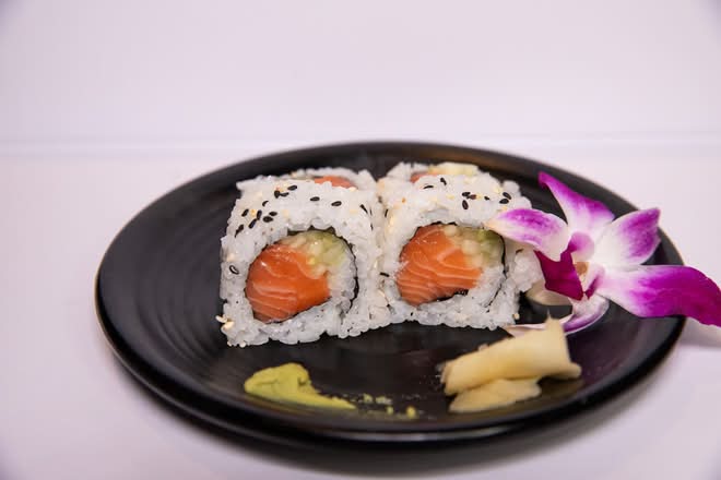 Salmon Cucumber Roll ( 8 pcs )