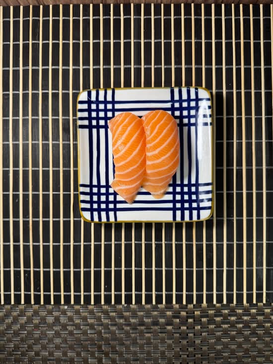 Salmon Sushi 2pc