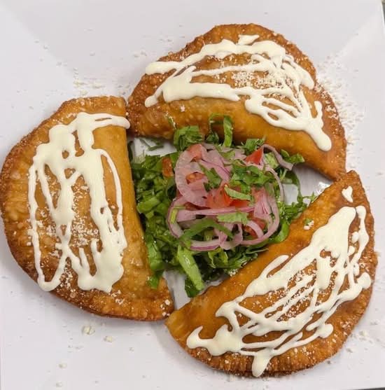 Chicken / Pollo Empanada
