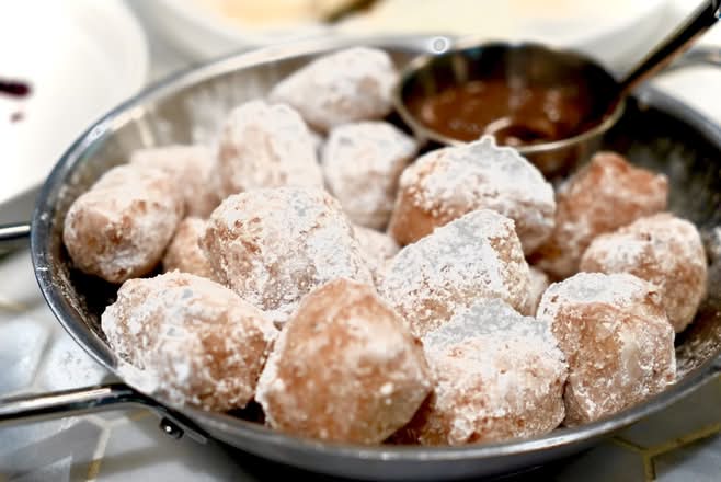 Zeppoles