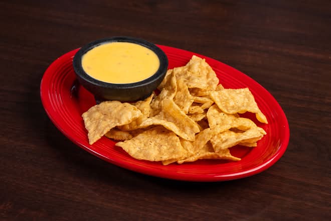 Queso & Chips - 16oz Queso