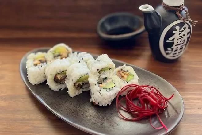 Eel & Avocado Roll