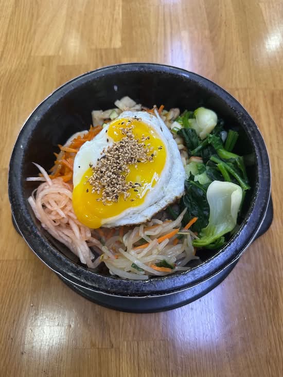 돌솥비빔밥 / Beef Hot Pot Rice