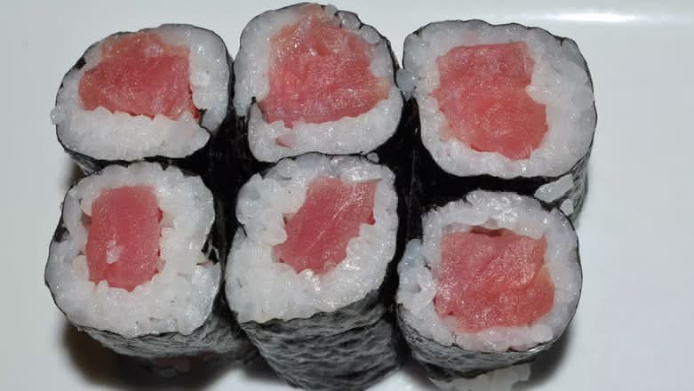 Tuna Roll (6 Pcs)