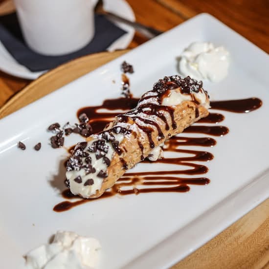 AL'S CANNOLI