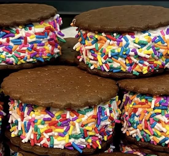 Soft Serve Saucer (5 pack) vanilla soft serve/rainbow sprinkles