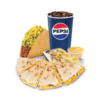 Crunchy Taco + Mega Quesadilla de Pollo Combo