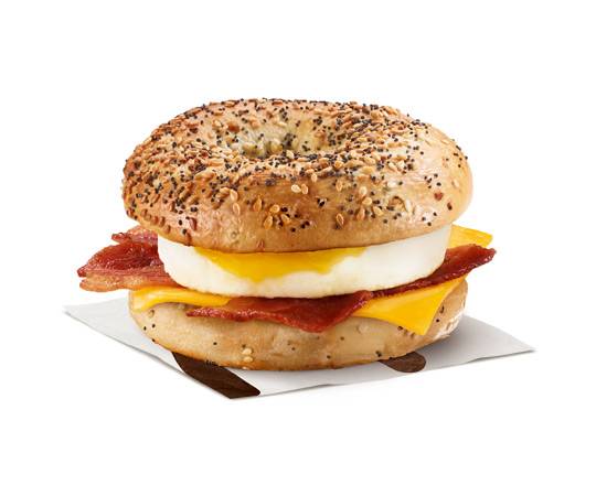 Everything Bacon 'N Egg Bagel [560.0 Cals]
