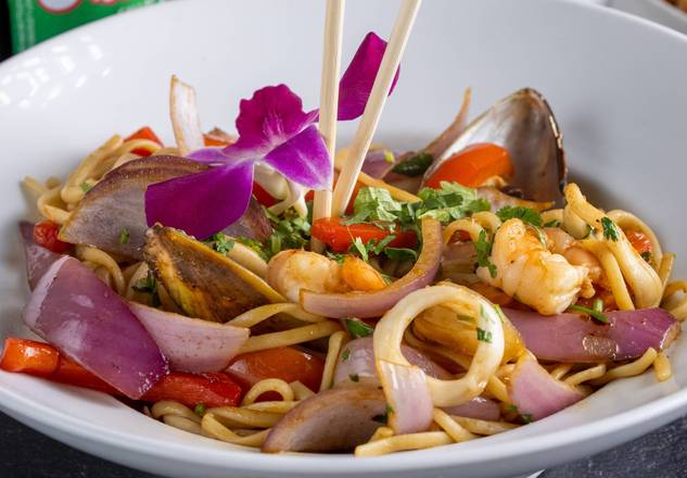 Tallarin Saltado de Mariscos