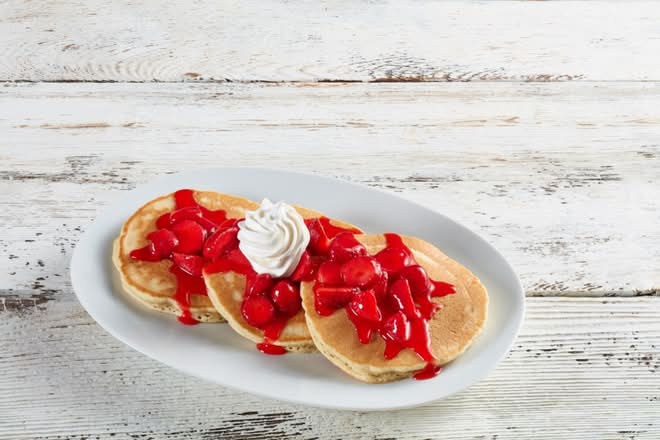 Strawberries & Cream Sweet Cakes