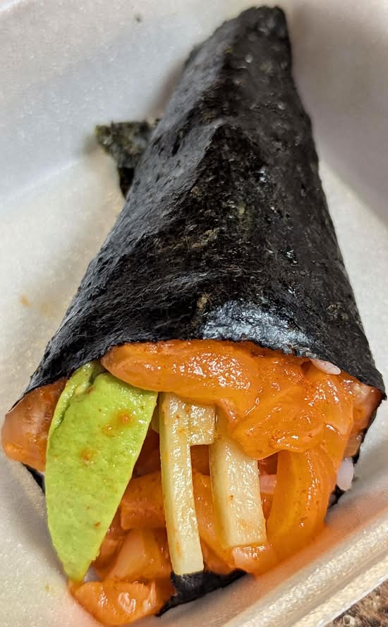 Spicy Salmon Handroll