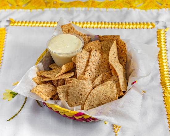Queso+ Chips