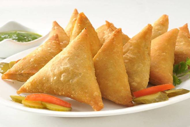 5 CHICKEN  SAMOSAS