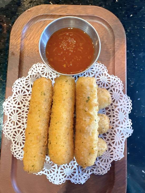 Fried Cheese Sticks (6)