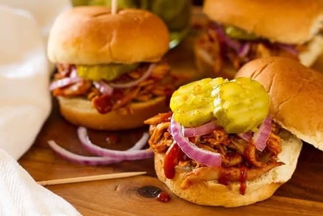 Pulled Chicken Sammy
