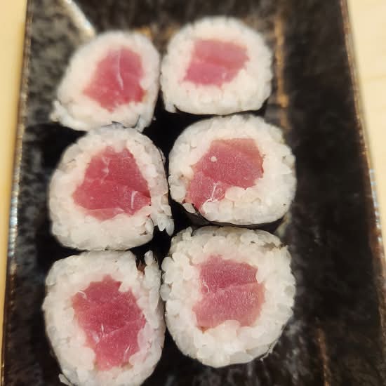 Tuna Roll (6 pcs)