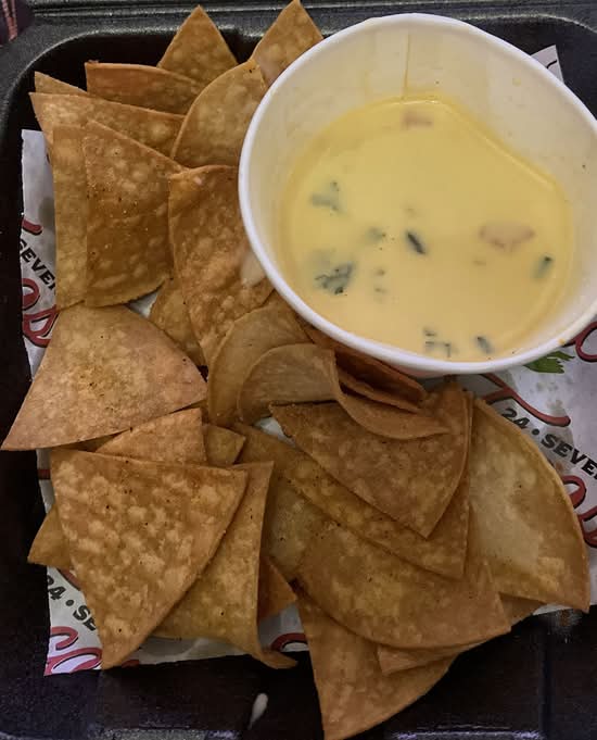 Queso & Chips