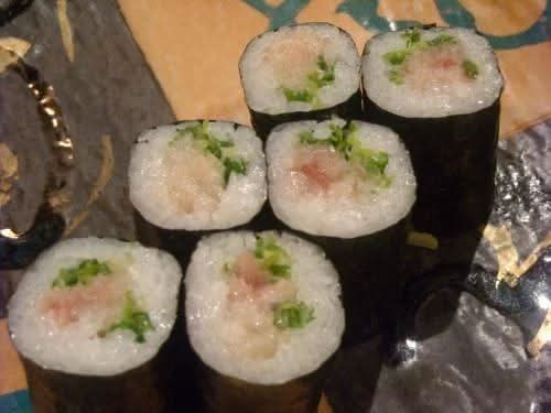 Yellowtail Scallion Roll