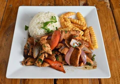 Pollo Saltado