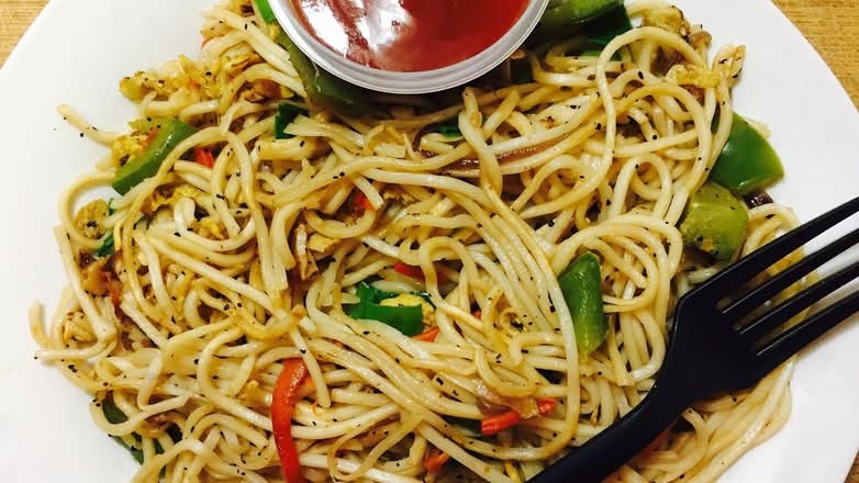 Egg Hakka Noodles